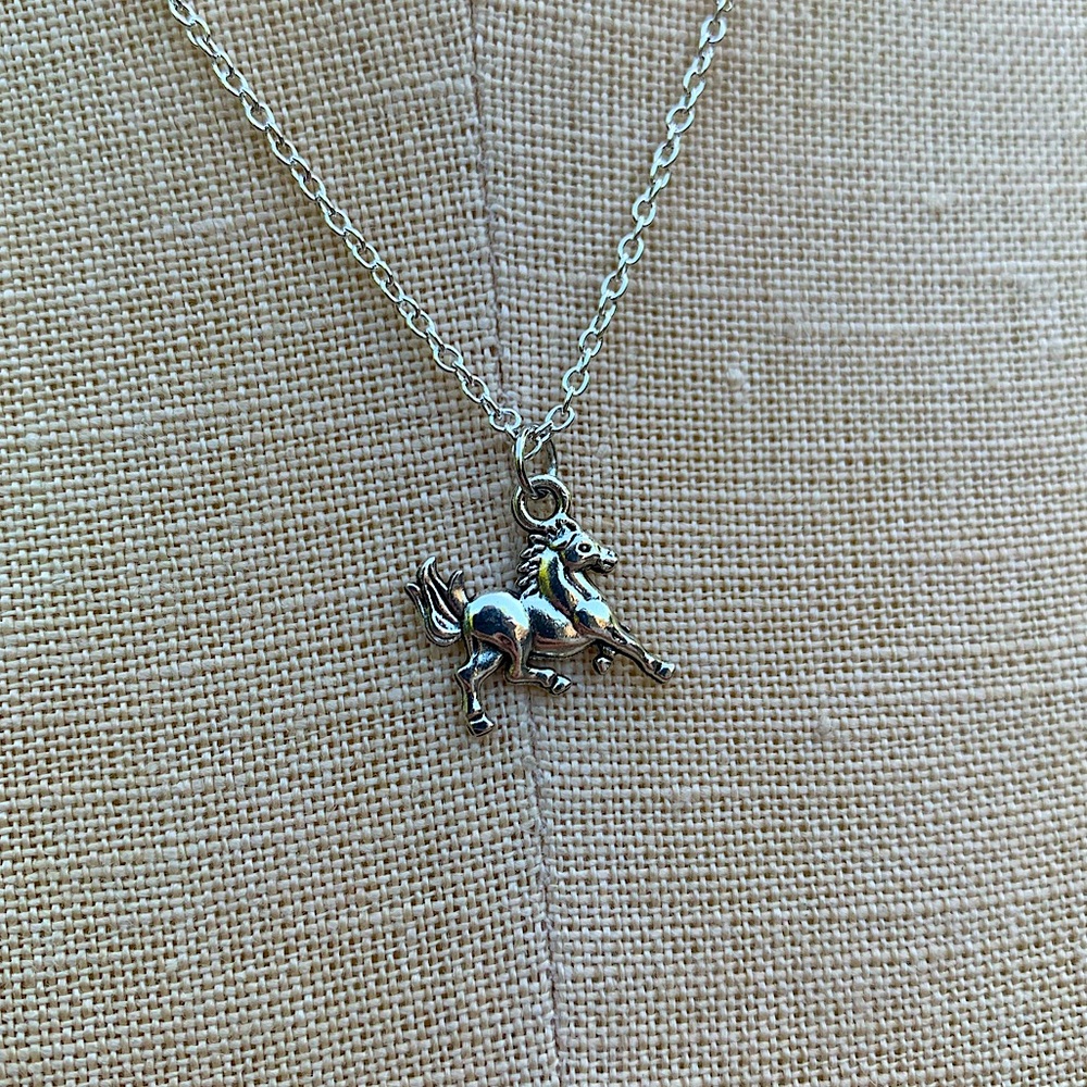 NWT Sterling Silver Plated Chain & Horse Alloy Metal Charm Necklace